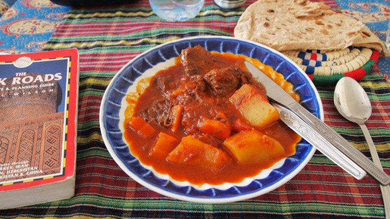 P9031766 camel stew, estofado de camello, iran