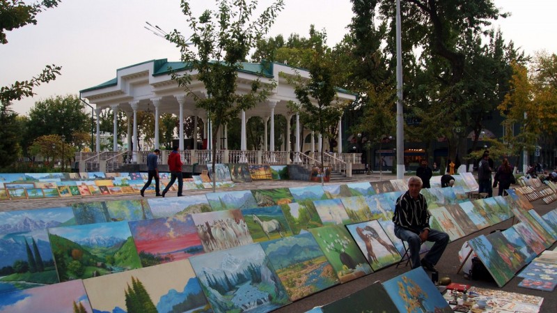 PA144134Uzbekistan, central asia, silk road, ruta seda, Tashkent, otoño, autum, Lada, fall, park, street paint, pintura callejera